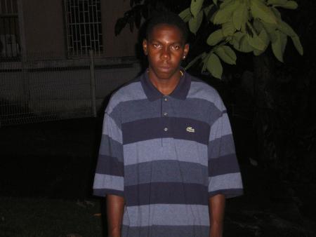                  gilles ali@s gilou